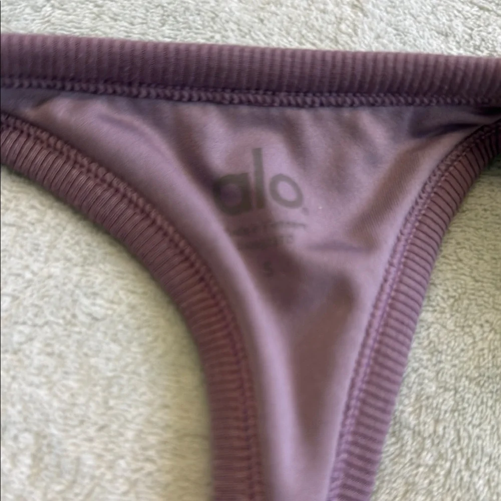ALO Yoga Purple Sports Bra - Picture 2 of 4